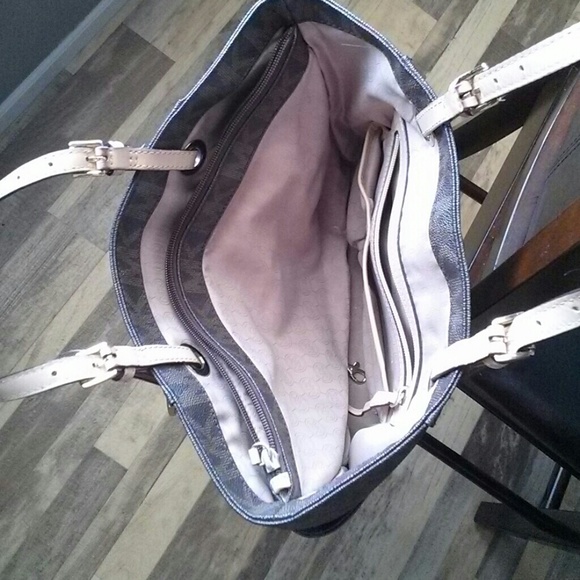 Purse - Picture 2 of 2